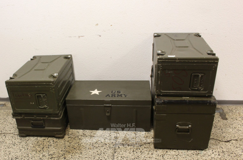 5 versch. Munitionskisten