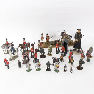 Konvolut versch. Guss-Soldaten in unterschiedlichen Größen