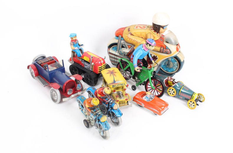 Konvolut Blechspielzeug: Autos, Motorräder, Trakto