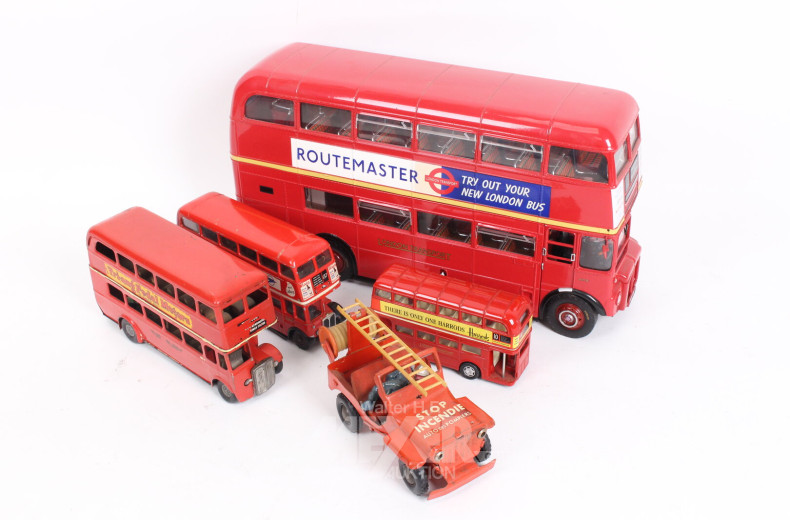 Konvolut Blechspielzeug: Autos,  Doppeldeckerbusse, Feuerwehrwagen