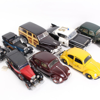 Konvolut Oldtimer-Modellautos: unterschiedliche Maßstäde