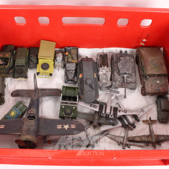 Konvolut militärisches Modell-Spielzeug: