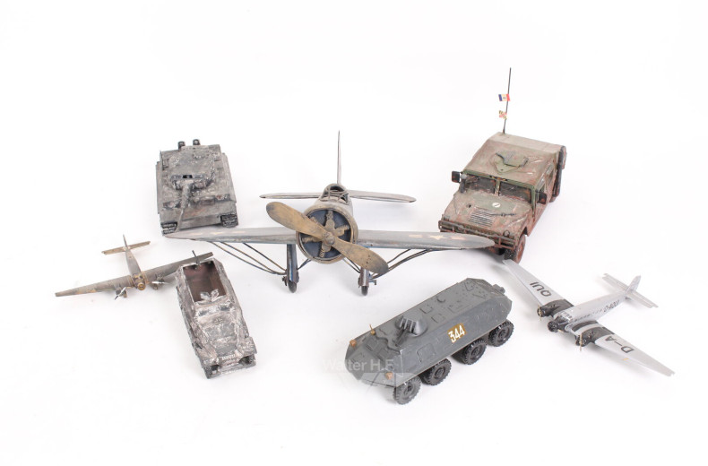 Konvolut militärisches Modell-Spielzeug: