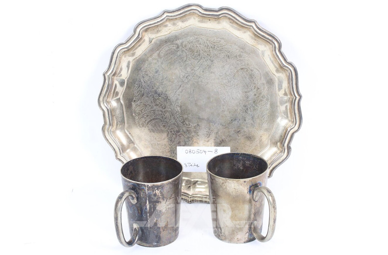 2 Henkelbecher sowie 1 kl. Tablett