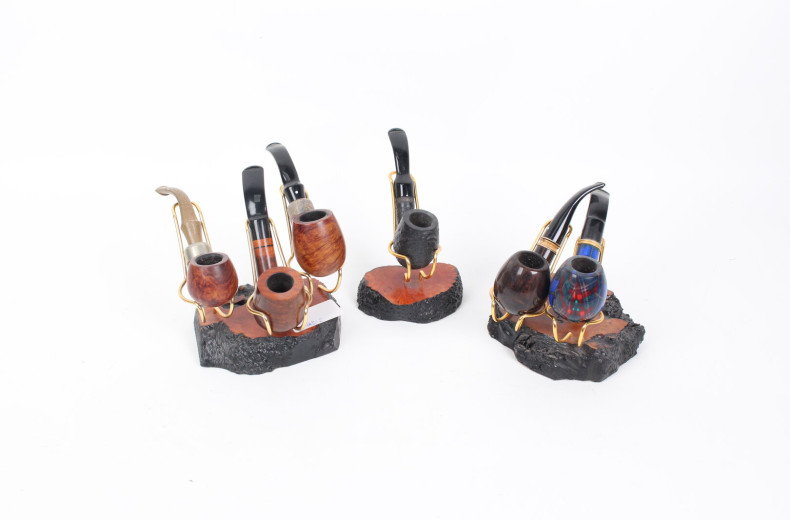 kl. Pfeiffensammlung, jw. mit Ständer (ca. 6 Stück)