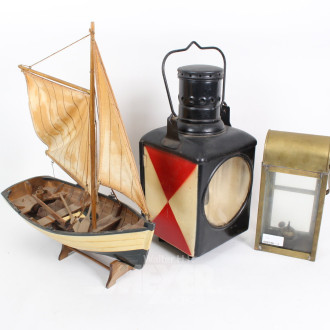 3 Dekorationen: Segelschiff, Öllampe, Eisenbahnerlampe
