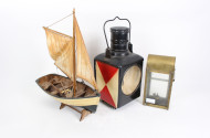 3 Dekorationen: Segelschiff, Öllampe, Eisenbahnerlampe