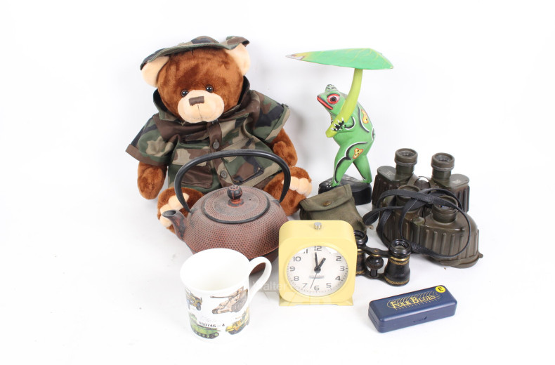 Posten Hausrat und militärische Ausrüstung