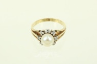 Damenring, besetzt mit 1 Zuchtperle und 6 kl. Besatz-Diamanten