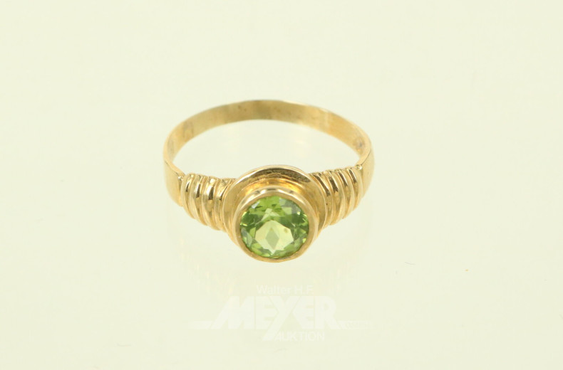 Damenring, besetzt mit 1 grünen Farbstein, vermutl. Peridot