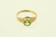 Damenring, besetzt mit 1 grünen Farbstein, vermutl. Peridot