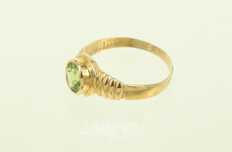 Damenring, besetzt mit 1 grünen Farbstein, vermutl. Peridot