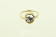 Damenring, besetzt mit 1 kl. Diamanten und 2 Saphiren