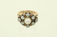 Damenring, besetzt mit 1 Perle und 8 kl. Altschliff-Diamanten