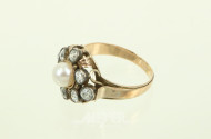 Damenring, besetzt mit 1 Perle und 8 kl. Altschliff-Diamanten