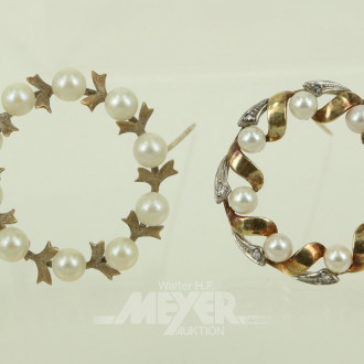 2 Kranzbroschen mit Perlen