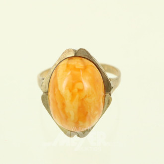 Damenring, besetzt mit Bernstein-Cabouchon