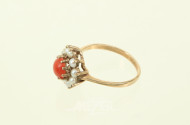 Damenring, besetzt mit Koralle und 10 kl. Perlen