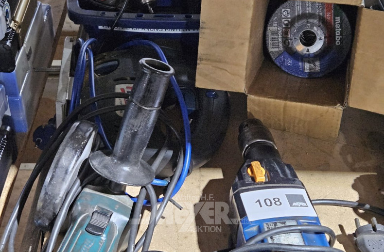 5 Handmaschinen, u.a. Elektro-Schlagschrauber, Winkelschleifmaschinen, Stichsäge, 2 x Akkuschrauber mit Akku und Ladegerät