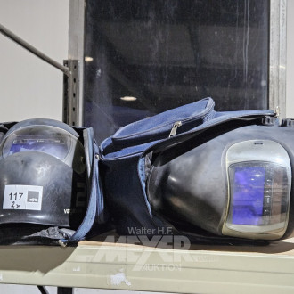 2 Schweißhelme, jew. mit Tasche