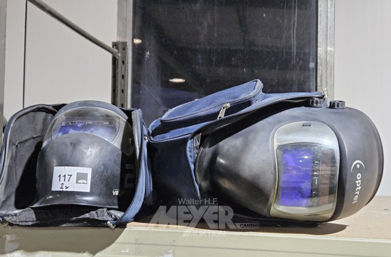 2 Schweißhelme, jew. mit Tasche