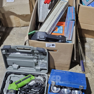 Pos. Hand- und Montagewerkzeug, u.a. Mini-Handkreissäge, Lochsägenset, Drehmomentschlüssel, Zwingen, Steckschlüsselkasten,