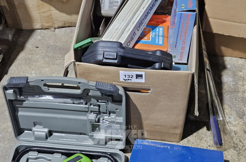 Pos. Hand- und Montagewerkzeug, u.a. Mini-Handkreissäge, Lochsägenset, Drehmomentschlüssel, Zwingen, Steckschlüsselkasten,