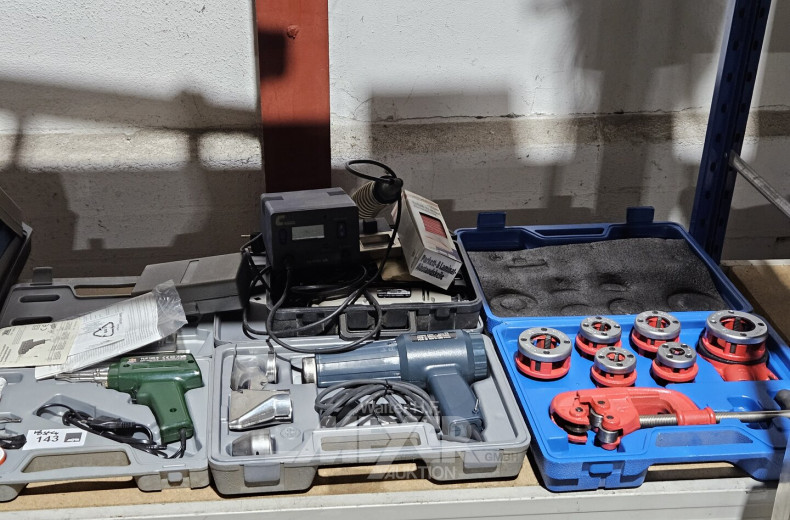 Pos. Hand- und Montagewerkzeug sowie div. Maschinen, u.a. Doppel-Schleifbock MEISTER, Akkuschrauber, Lötpistole,