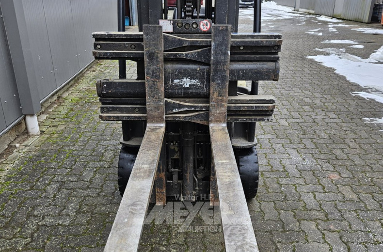 Elektro-Gabelstapler mit Ladegerät