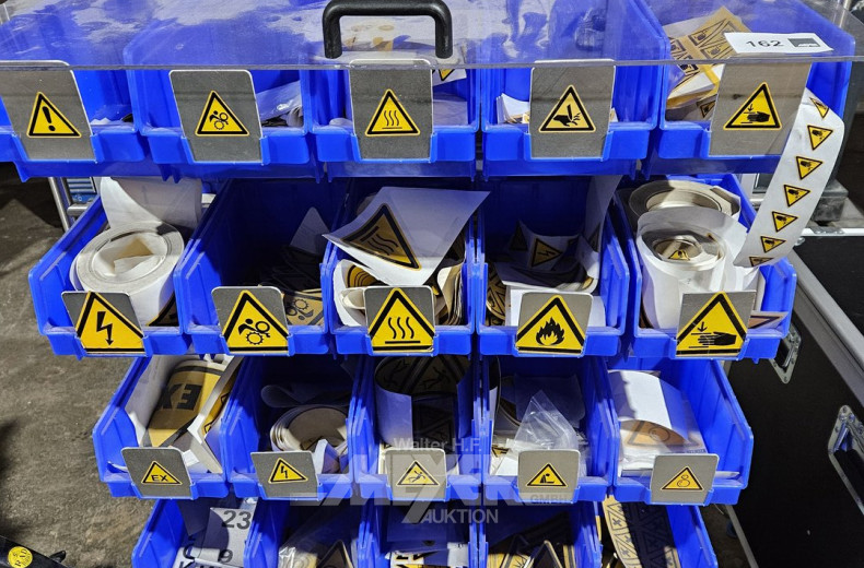 Werkstatt-Organizer-Regal mit div. Stapel-Sortierkästen, mit Alusystemständer, rollbar, Eigenbau