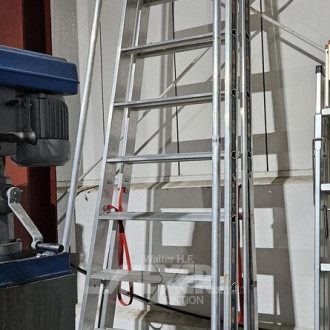 gr. Bock-Anstellleiter, 9 Stufen plus Podest