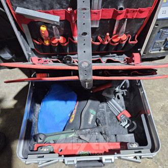 Werkzeugkoffer, Inhalt: Hand- und Montagewerkzeug, Wasserwaagen, Krimpzangen, u.a. WÜRTH, etc.