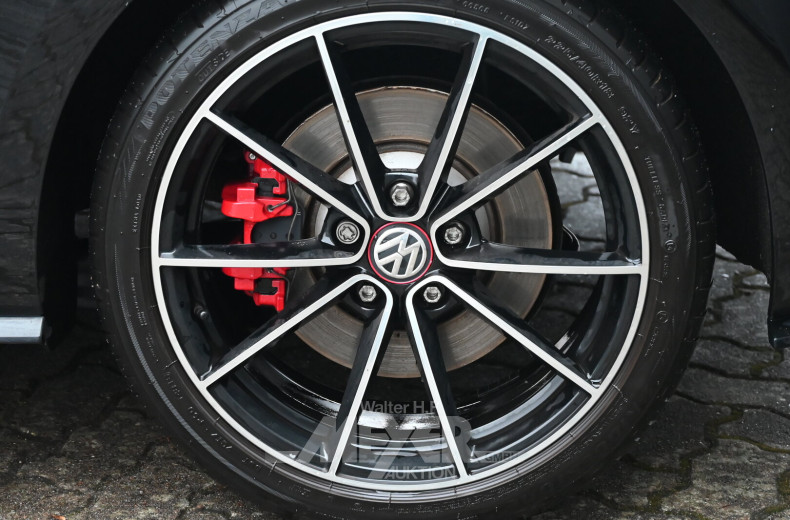 Volkswagen Golf GTI BlueMotion Technology DSG Clubsport, deep black perleffekt