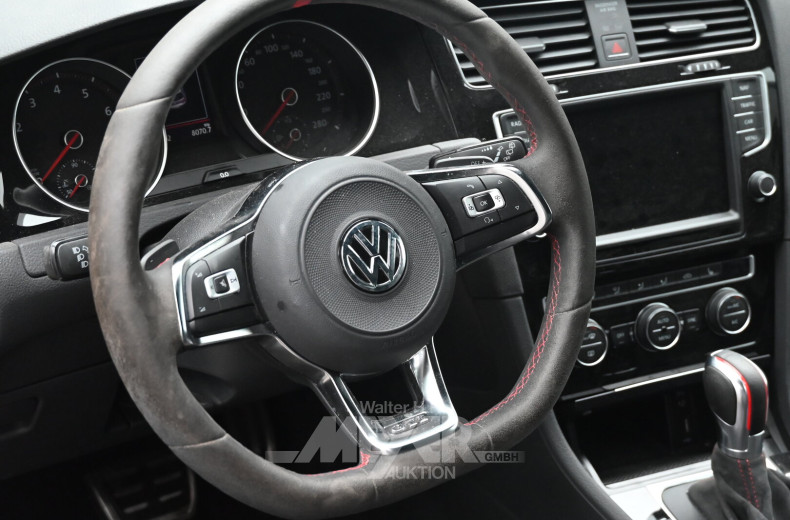 Volkswagen Golf GTI BlueMotion Technology DSG Clubsport, deep black perleffekt