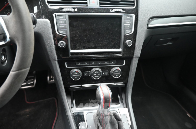 Volkswagen Golf GTI BlueMotion Technology DSG Clubsport, deep black perleffekt