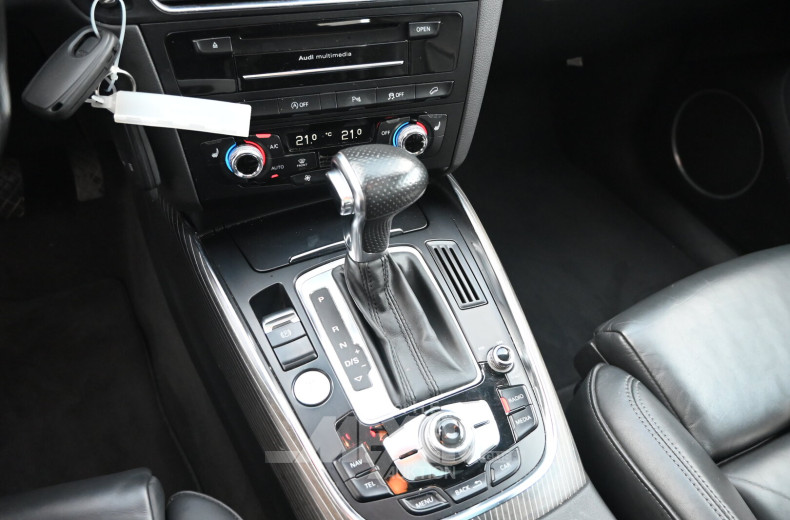 Audi Q5 3.0 TDI quattro S tronic, myth black metallic