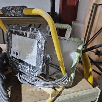2 LED-Baustrahler