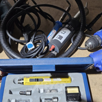 3 div. Handmaschinen, u.a. Druckluft-Heizgebläse, 1 kl. Lötkolben sowie 1 kl. Gasbrenner