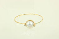 Armreif mit Marbe-Perle und 2 kl. Brillanten