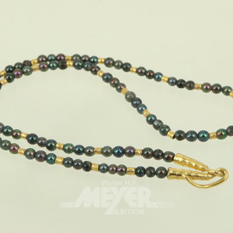 kleines Collier