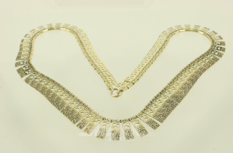 Collier in Fransenoptik, Goldplättchen im Verlauf