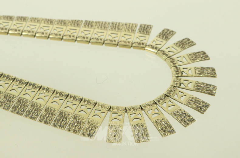Collier in Fransenoptik, Goldplättchen im Verlauf