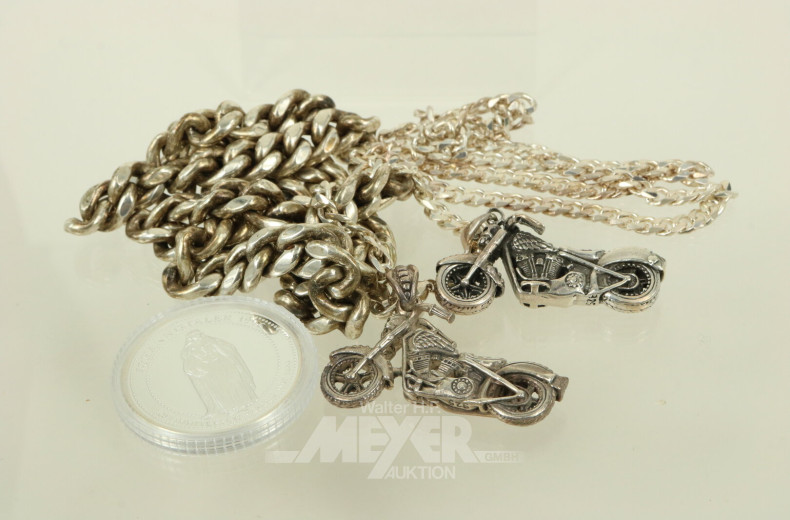 Konvolut Silberschmuck in überw. 925er Silber, best. aus Ketten, Anhänger u. 1 Feinsilbermedaille