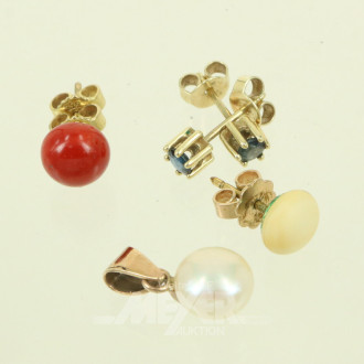 4 Ohrstecker in 333 u. 585 GG, sowie 1 Kettenanhänger mit Perle in 333 GG