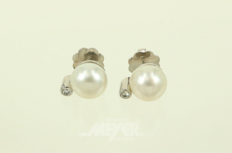 Paar Ohrstecker mit jew. weißer Perle und 1 kl. Brillant