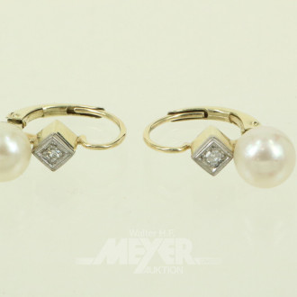 Paar Ohrhänger mit jew. 1 Perle u. 1 kl. Brillant