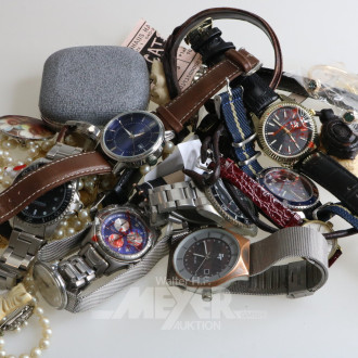 gr. Konvolut Modeschmuck und Armbanduhren
