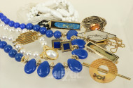 Posten Modeschmuck, u.a. Anhänger, Broschen, Ketten etc.