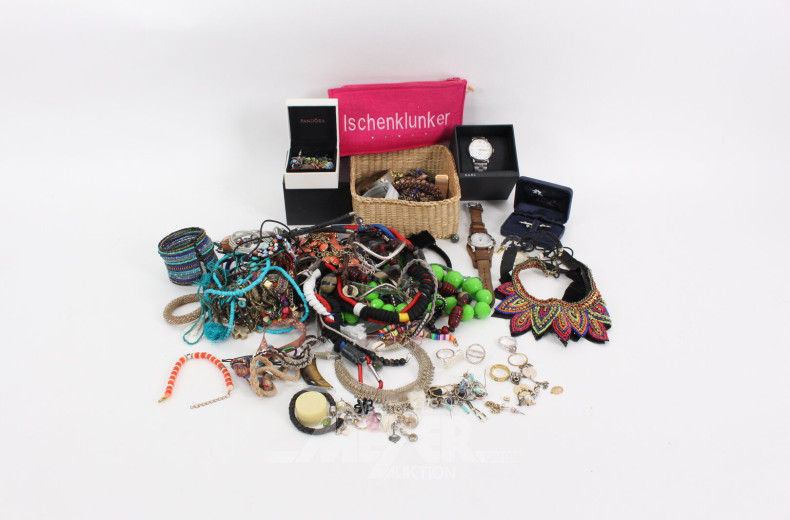 gr. Posten Modeschmuck: Anhänger, Armbänder, Ketten, Uhren etc.