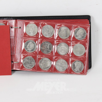 Münzalbum mit Silbermünzen und Kleinmünzen aus aller Welt